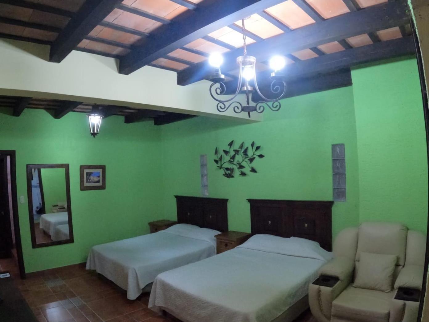 Hotel El Mirador Anexo 1 Santa Lucía Milpas Altas Oda fotoğraf