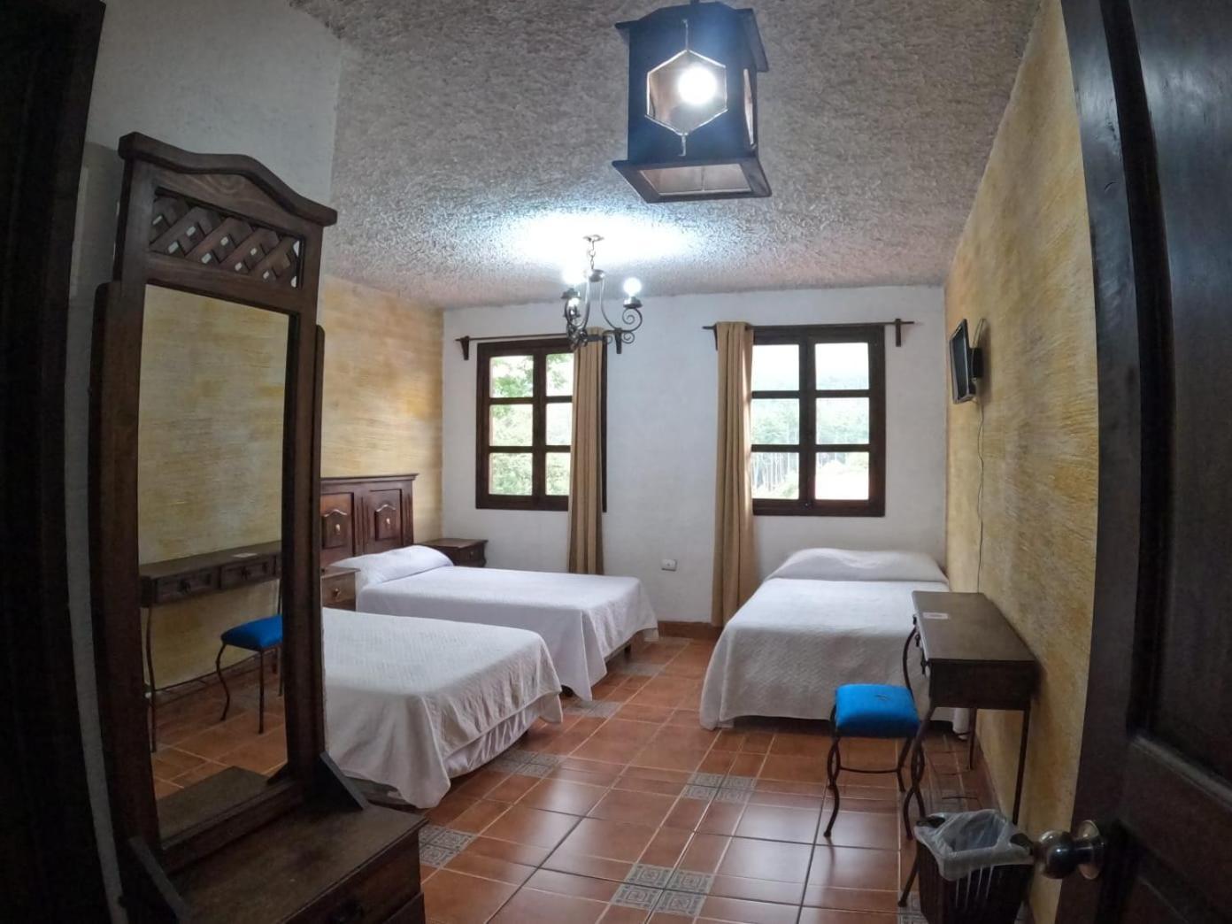 Hotel El Mirador Anexo 1 Santa Lucía Milpas Altas Oda fotoğraf