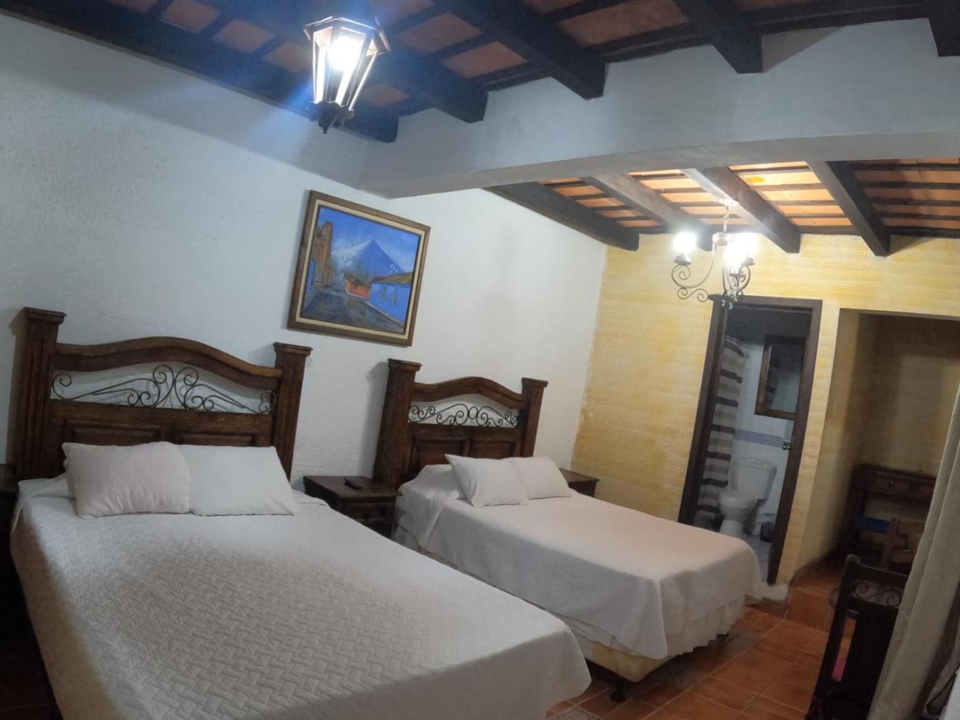 Hotel El Mirador Anexo 1 Santa Lucía Milpas Altas Oda fotoğraf