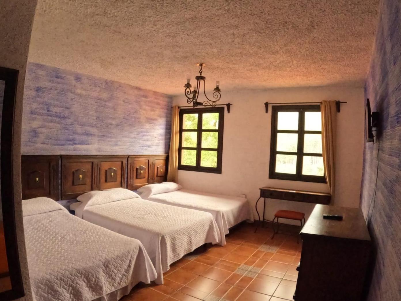 Hotel El Mirador Anexo 1 Santa Lucía Milpas Altas Oda fotoğraf