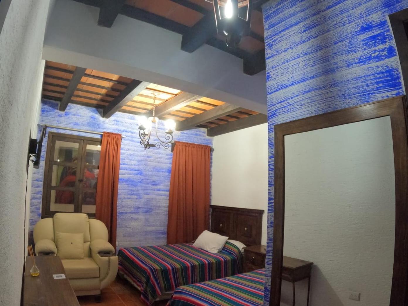 Hotel El Mirador Anexo 1 Santa Lucía Milpas Altas Oda fotoğraf